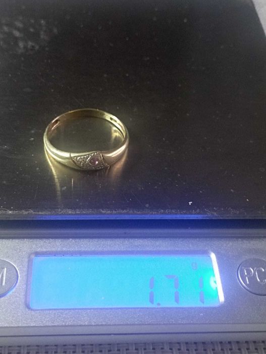 Złoty pierścionek z oczkiem