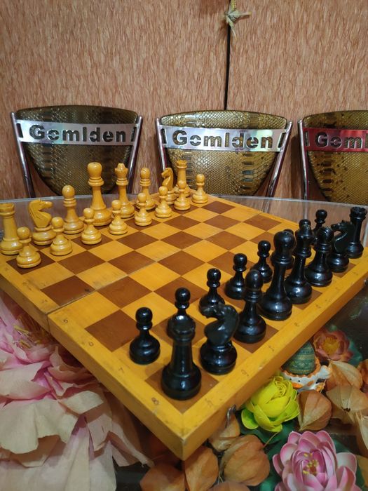 Деревянные игровые шахматы с доской 40-40 см.