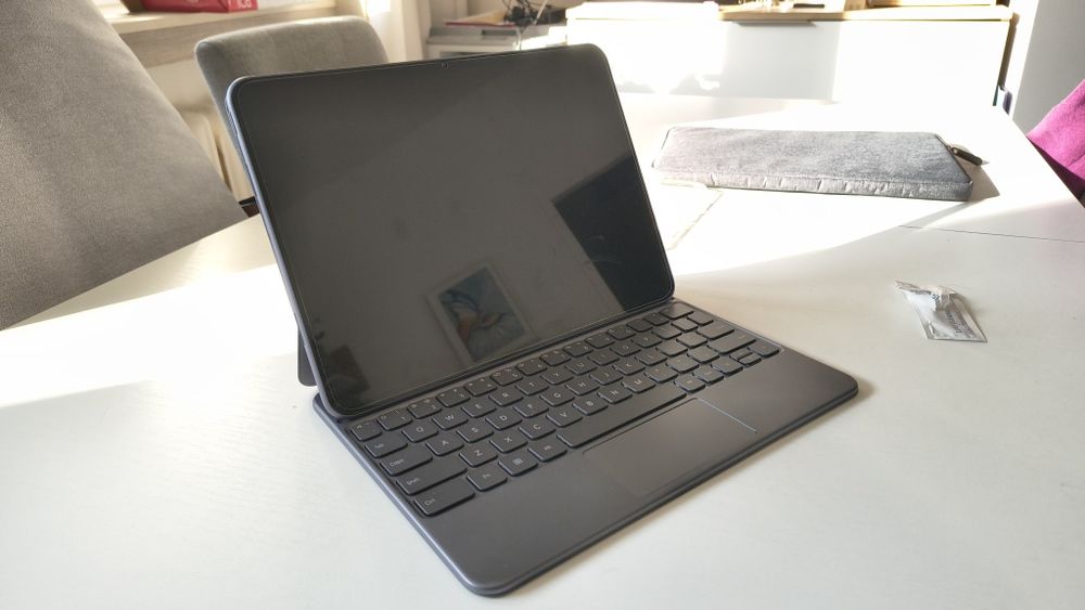Tablet Oppo Pad 2 z klawiaturą. Wersja 8/256