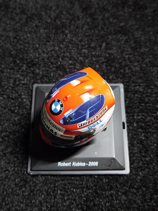 Kolekcjonerski kask Roberta Kubicy