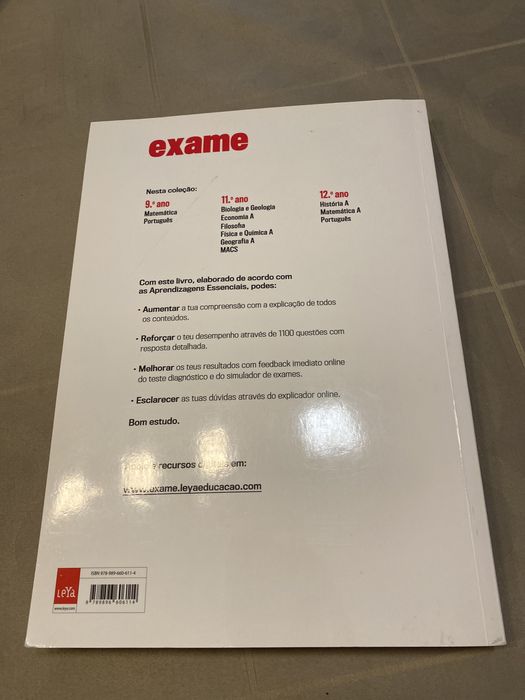 Livro de preparação para exame FQA Leya