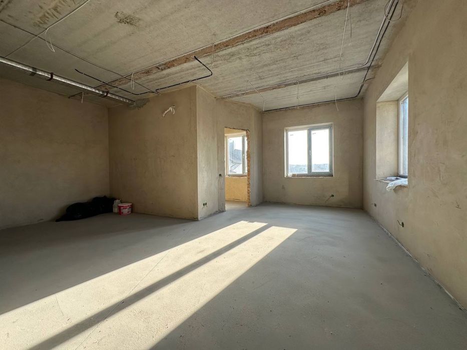 Продам котедж з міськими комунікаціями та гаражем