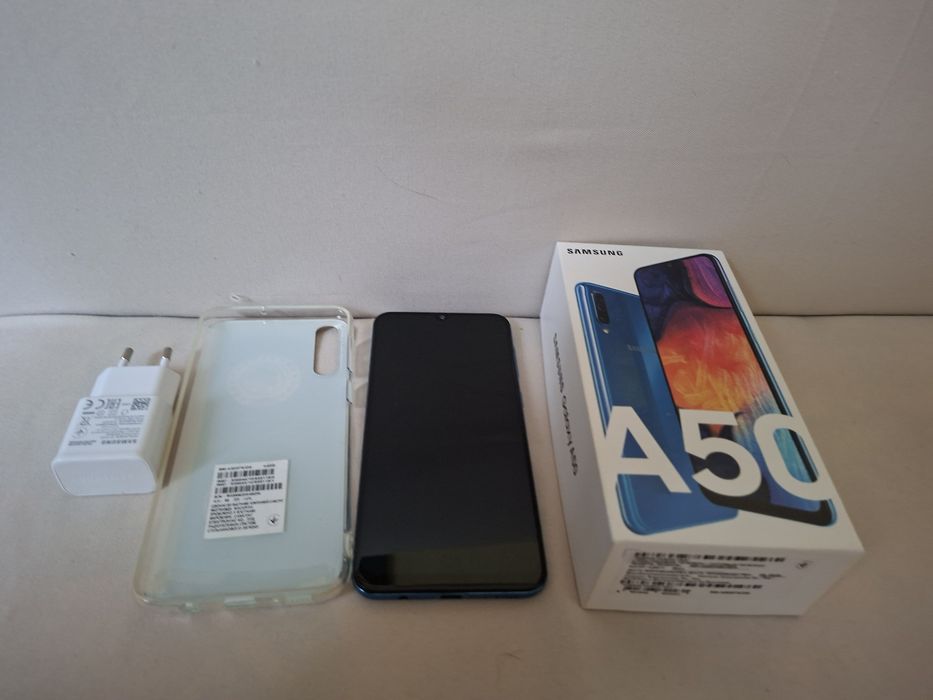 Samsung Galaxy A50 с 64 ГБ полный комплект