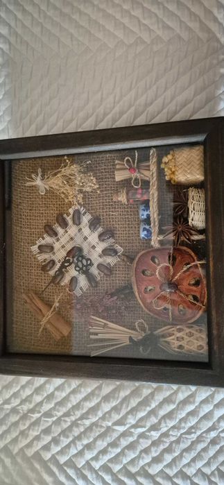Relógio de cozinha decorado com diversos items