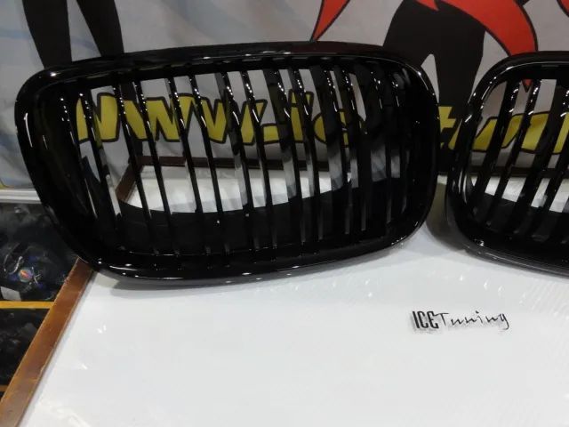 Grelha frontal em preto piano brilhante para BMW X5 E70 2006-2010 M4 look / dupla lâmina em Plastico ABS