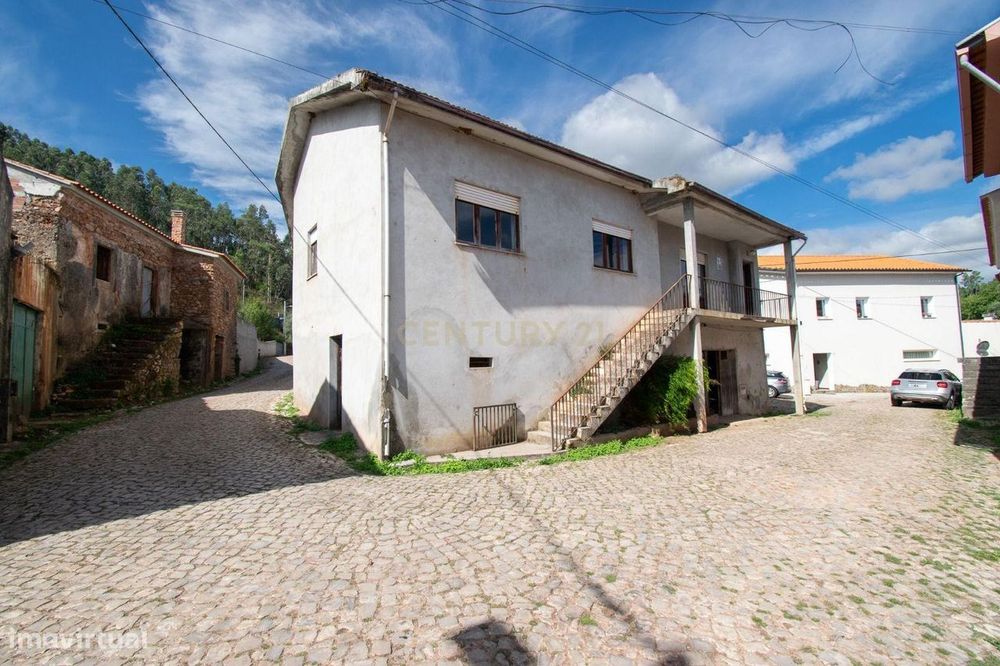 Moradia T4 isolada em Venda de Podentes