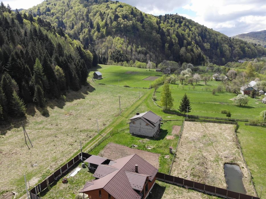 Земельна ділянка в Карпатах , річка , гори