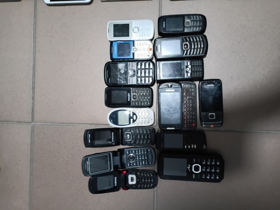 Zestaw starych telefonów  15szt