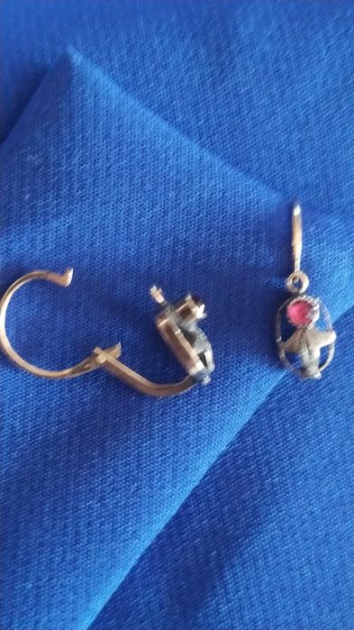 Brincos de ouro sem contraste