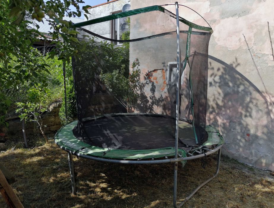Trampolina ogrodowa