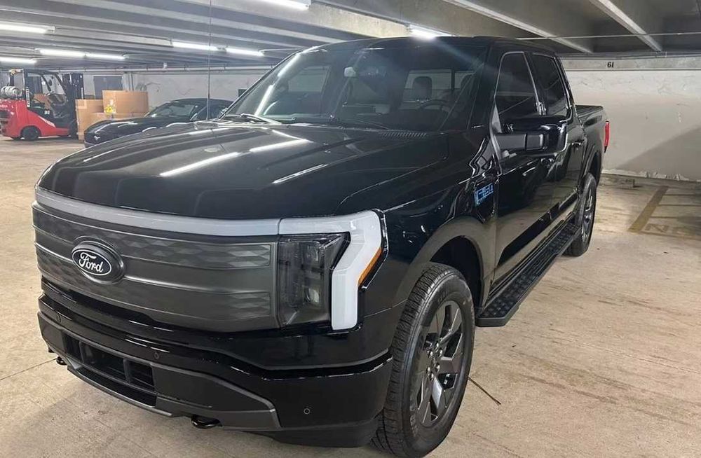 Ford F150 Lightning 131кВт Lariat 2025