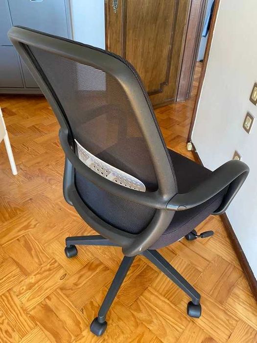 Cadeira giratória com braços - Kave Home