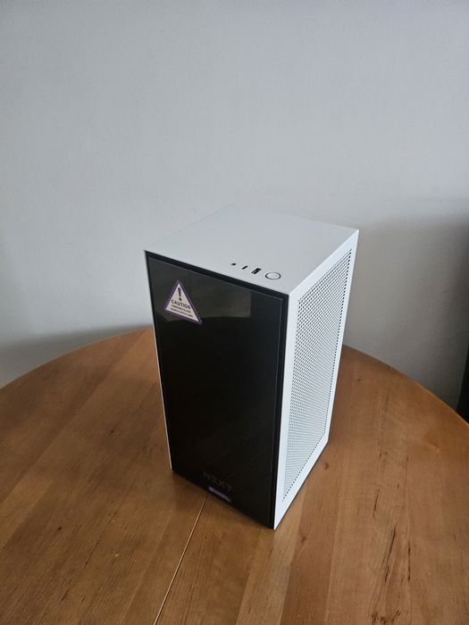 SFF R7 9700X 9800X3D RX 9070 XT do 64 GB DDR5 i 4TB komputer gamingowy