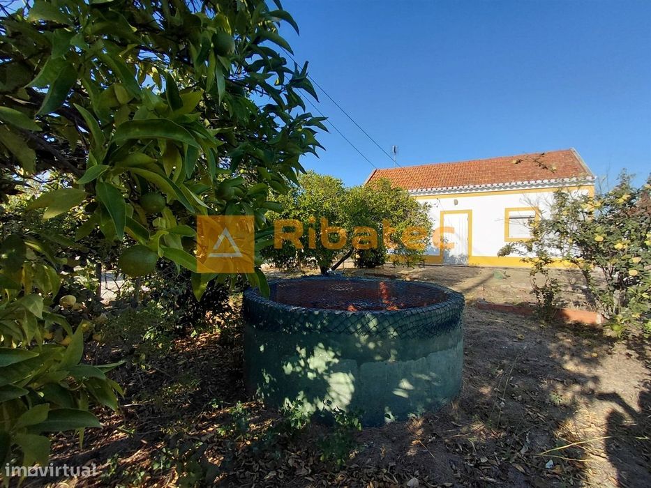 Moradia T2 remodelada com terreno na Fajarda