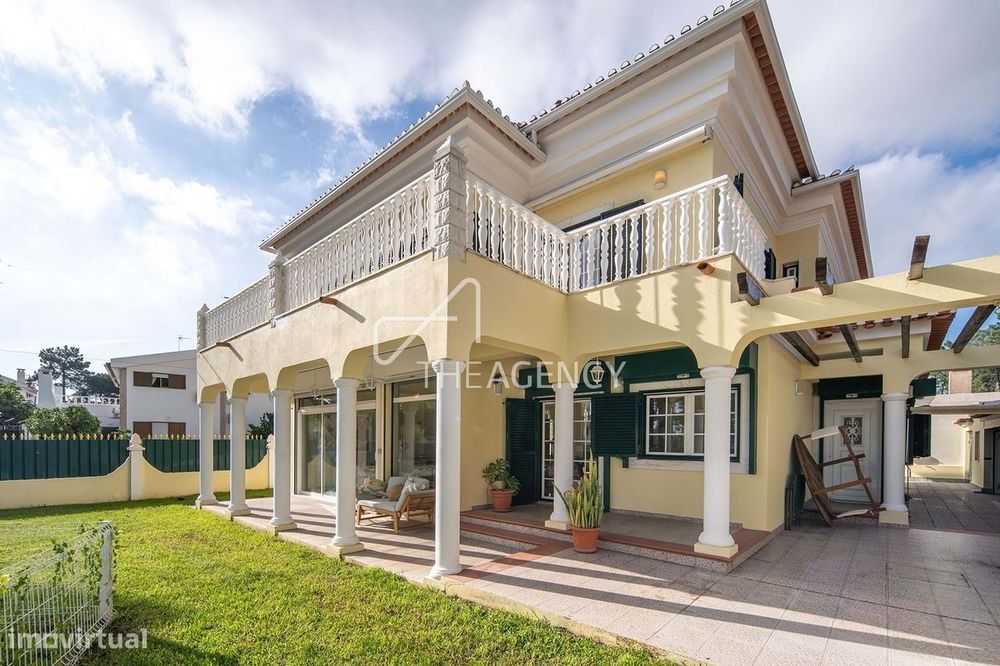 Espaçosa Moradia de 7 Quartos na Aroeira, Perto de Lisboa, Praias e Go