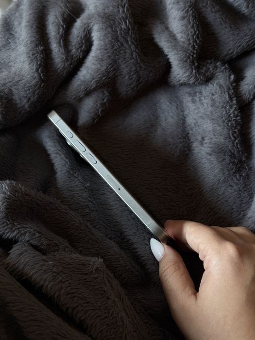 iPhone 15 Pro APPLE (6.1'' - 128 GB - Titânio Natural)