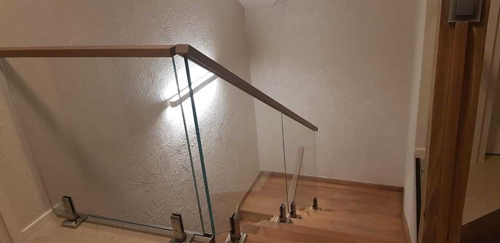 Balustrady szklane, Balustrady nierdzewne