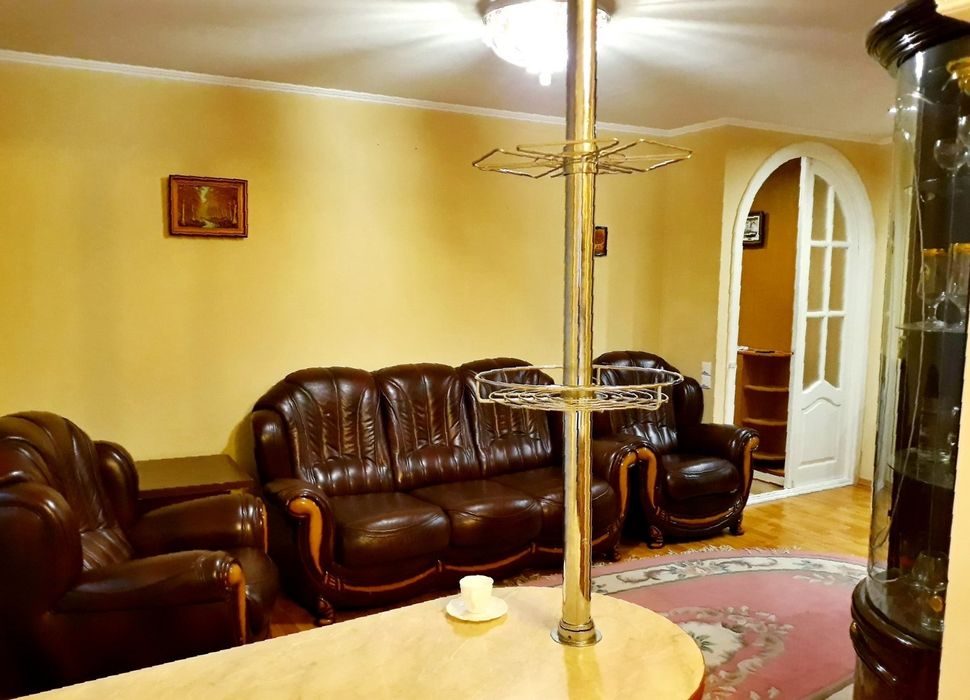 2-кім. Соборна. РОМАНТИЧНА СТУДІЯ, Кухня - ПІЛОН. Подобово. Ціна доби.