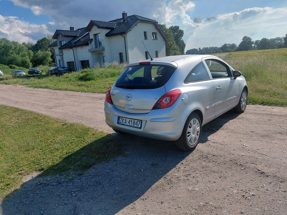 Opel corsa D  1.2 benzyna