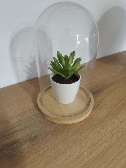 Campânula decorativa com planta artificial