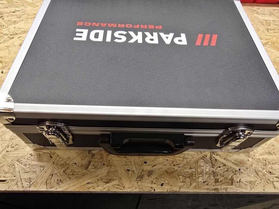 Walizka aluminiową parkside