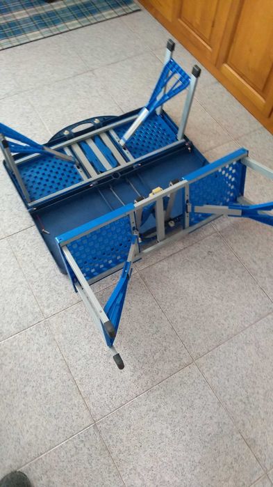 Mesa de campismo/piquenique rebatível com 4 bancos, como NOVA!