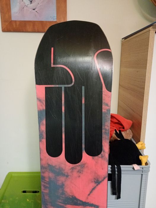 Deska snowboardowa firmy bataleon