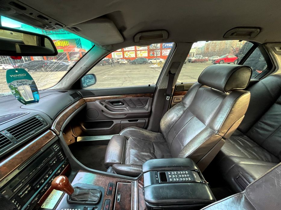 Продам BMW e38 2.5дизель