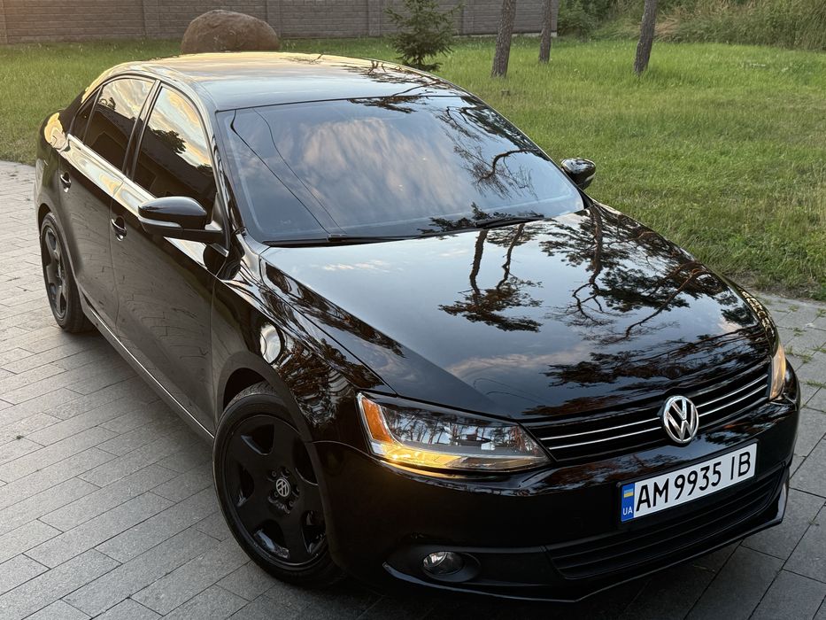 Volkswaggen Jetta 2013 газ-бензин