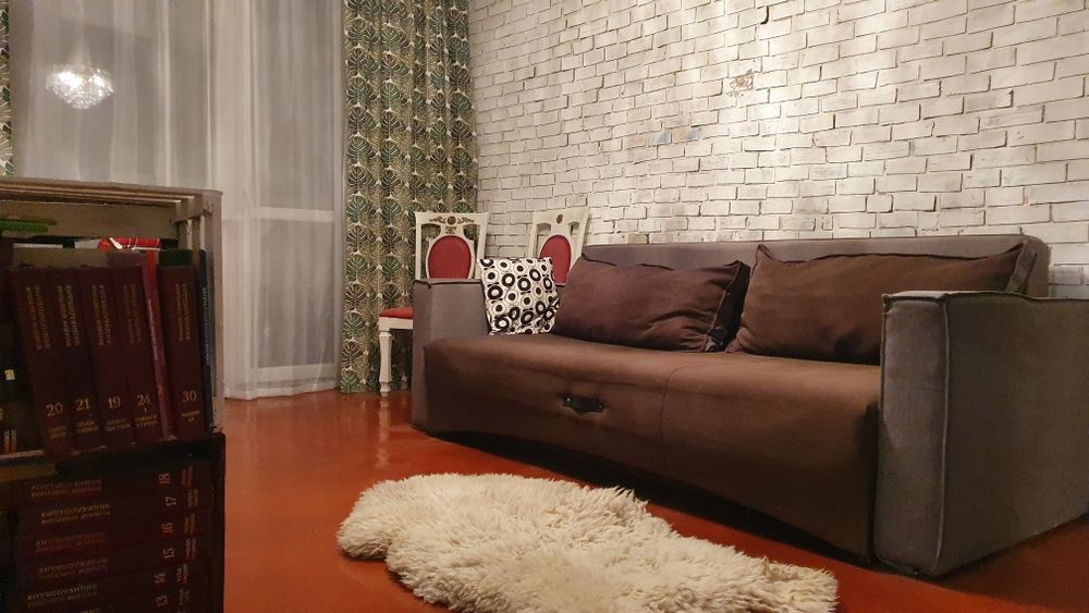 2комн кв газовая плита! Метро Индустриальная  сертификаты можно