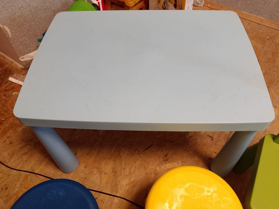 Продам столик Ikea з 2 табуреточками і 2 кріселка