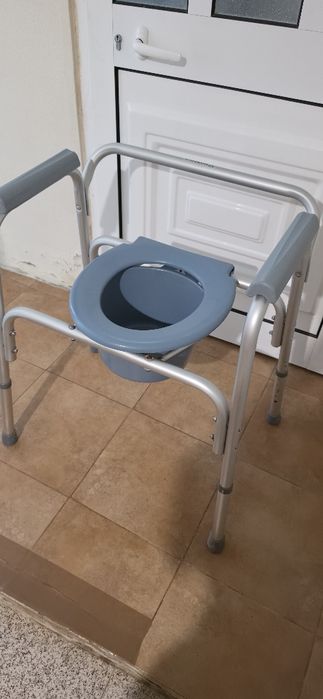 Cadeira sanitária para ajuda
