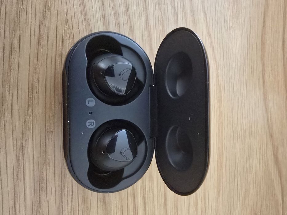 Samsung Galaxy Buds earphones