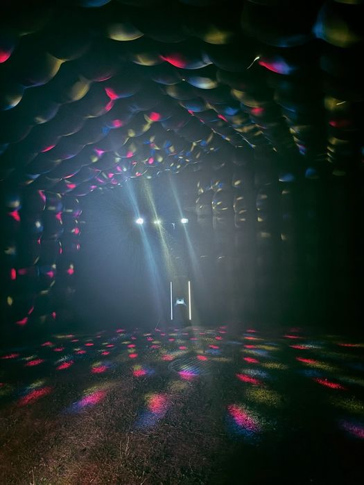 Wynajem dmuchanego imprezowego czarnego namiot głośnik lasery dym