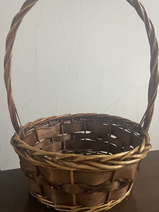 Cesto de palha novo