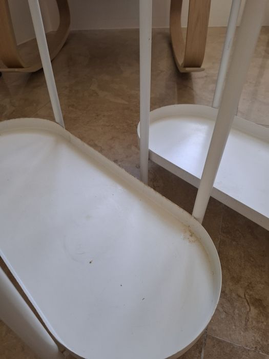 Suporte para plantas Olivblad da IKEA em metal branco/ 15€ para 2
