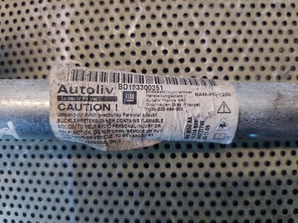 Encaixe de cinto frente direito OPEL Corsa D