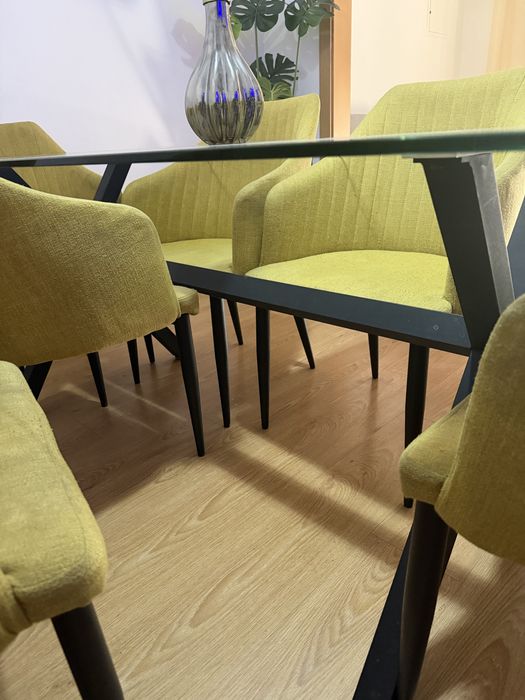 Mesa de jantar com 6 cadeiras