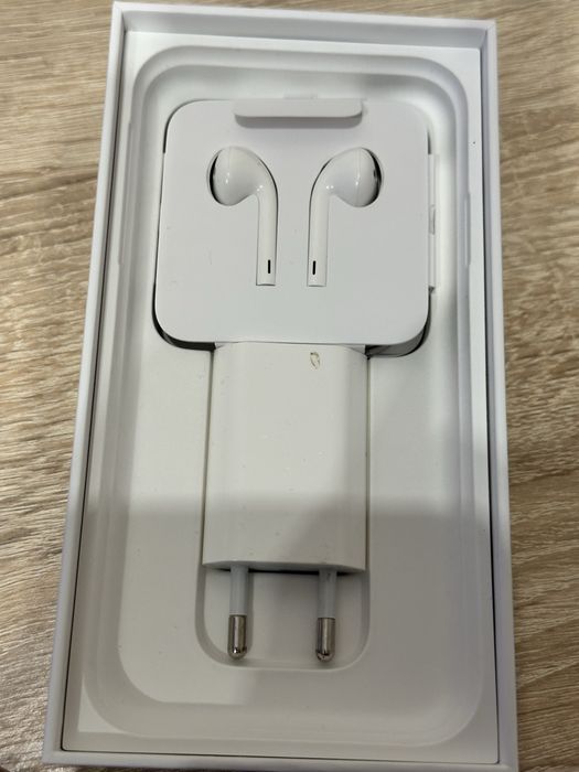 Iphone XR product RED stan idealny Bateria 100% Pełen zestaw