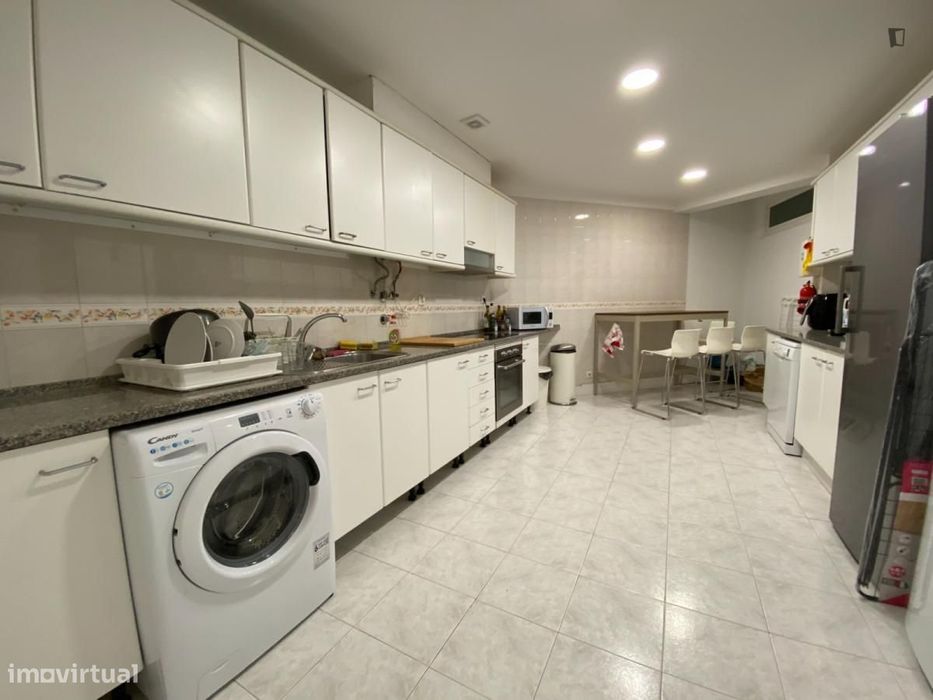 Quarto - localizado em Penha de França Lisbon