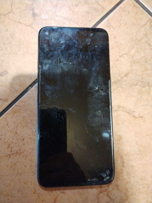 Telefon LG K51 uszkodzony