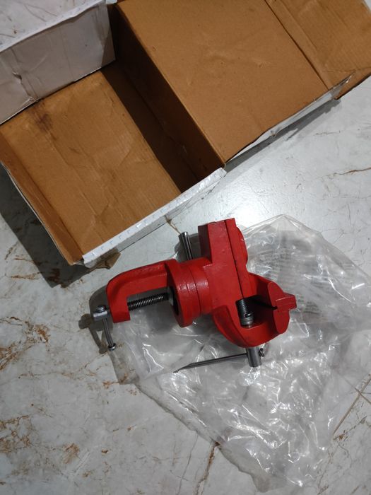 Małe imadło warsztatowe przenośne i obrotowe Nowe ślusarskie