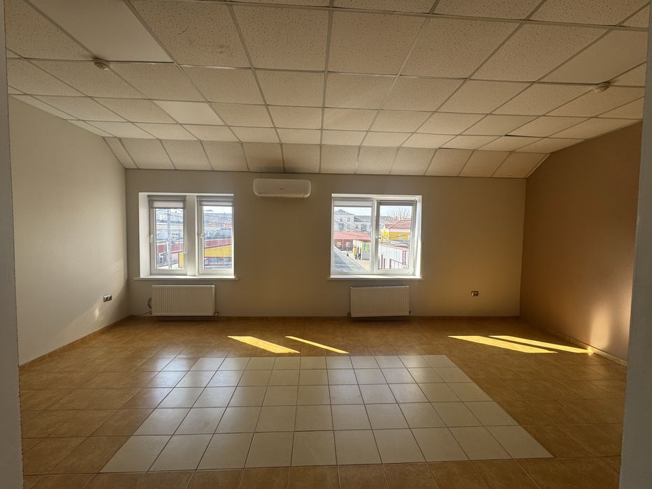 Здам офіс 30м.кв центр міста.Прохідне місце +ремонт+стоянка