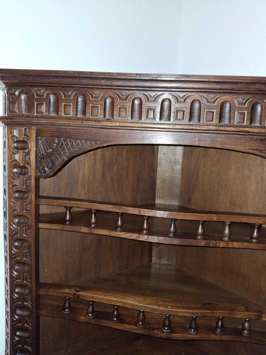 Movel de canto com prateleiras e arrumação