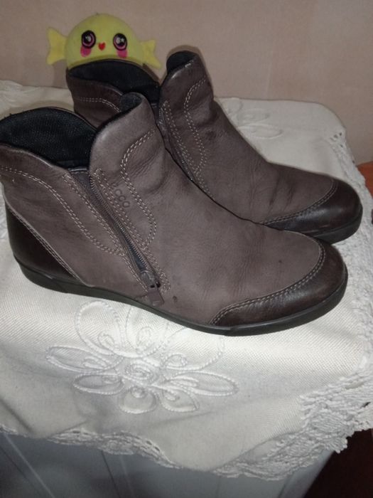 Черевички Єссо, весна-осінь