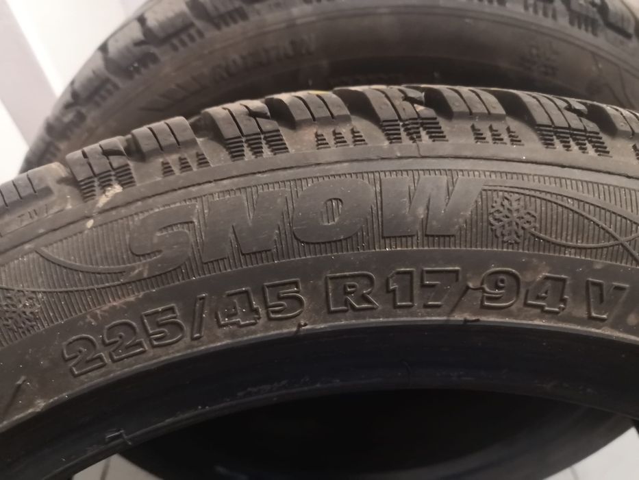 Opony zimowe Kormoran 2szt 225/45 r17 cena 380