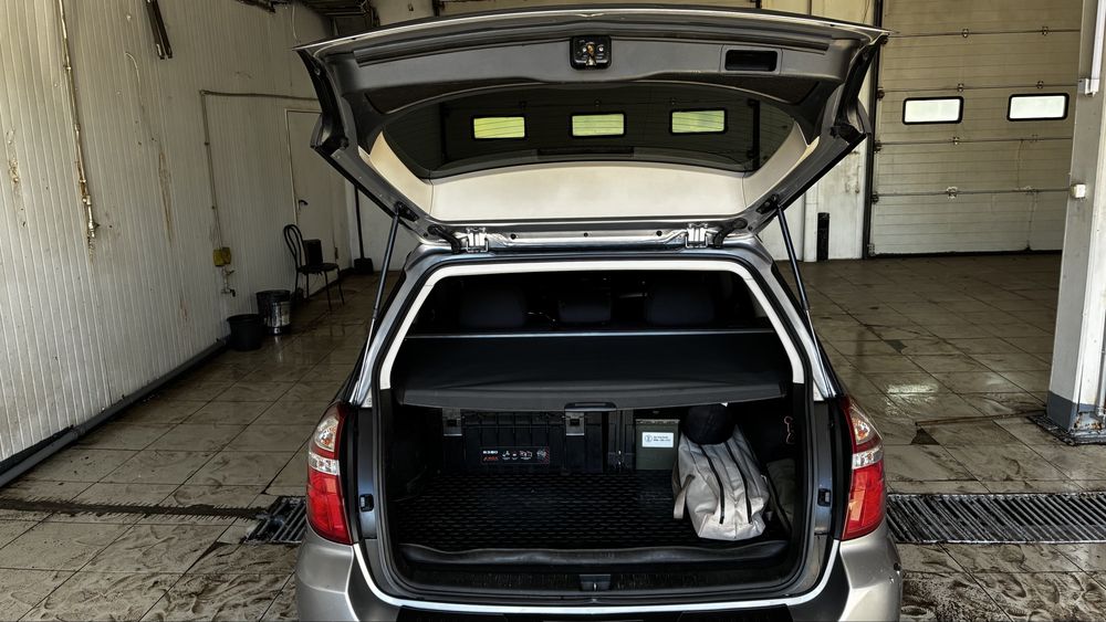 Subaru outback 2,5 автомат 4х4