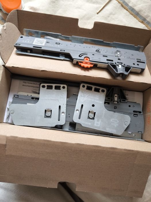 Продам мебельные направляющие blum