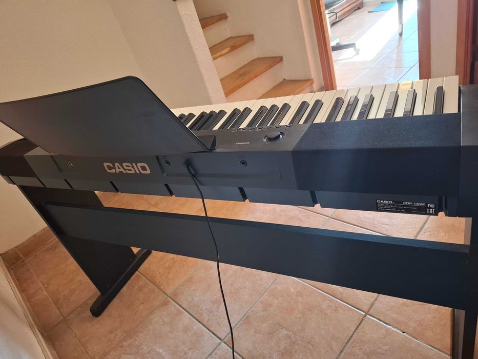 Piano Casio CDP130 (acompanha o móvel)