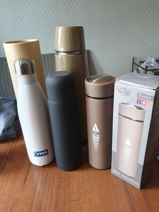 Термоса металеві.